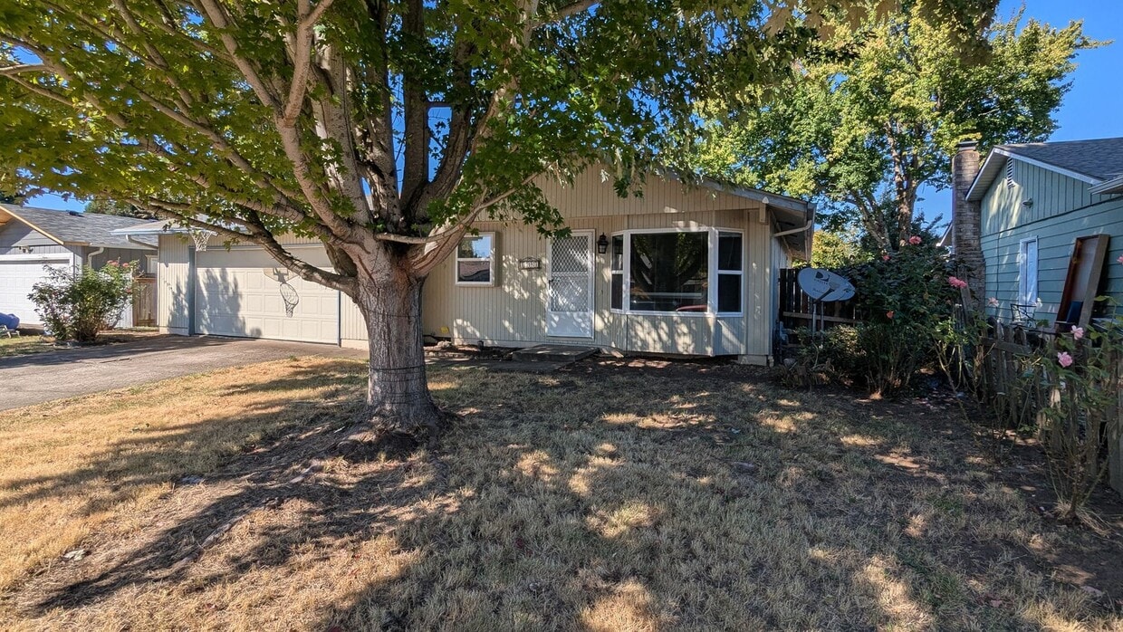 Foto principal - 4703 Regal Dr NE