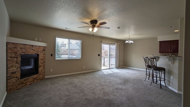 Building Photo - 3 BED/2.5 BATH END UNIT TOWNHOME W/PATIO & 2-CAR GARAGE!