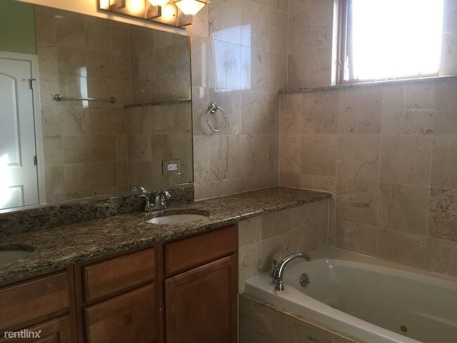 Building Photo - 2 br, 2 bath Condo - 4000 S Western Ave