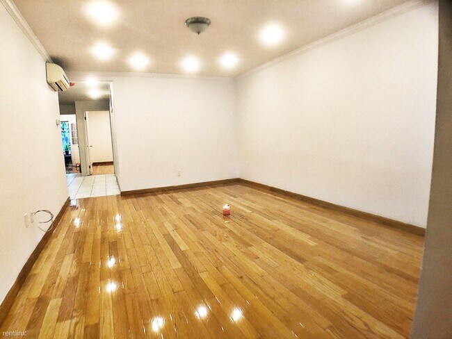 Foto del edificio - 2 br, 1 bath House - 8848 20th Ave