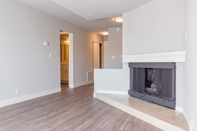 Building Photo - Joshua Tree