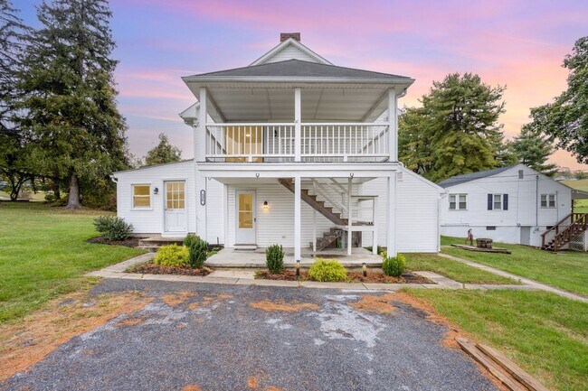 Building Photo - 536 Lewisberry Rd