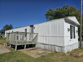 Building Photo - 700 W Ridgeway Ave