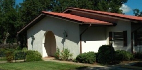 Building Photo - Lake Helen Villa