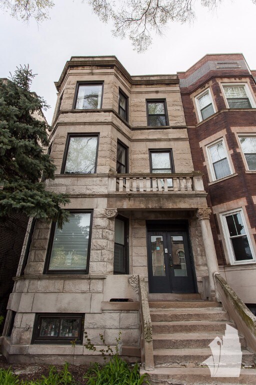 Building Photo - 3811 N Wilton Ave