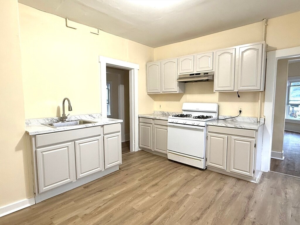 Primary Photo - 124 Kendall St