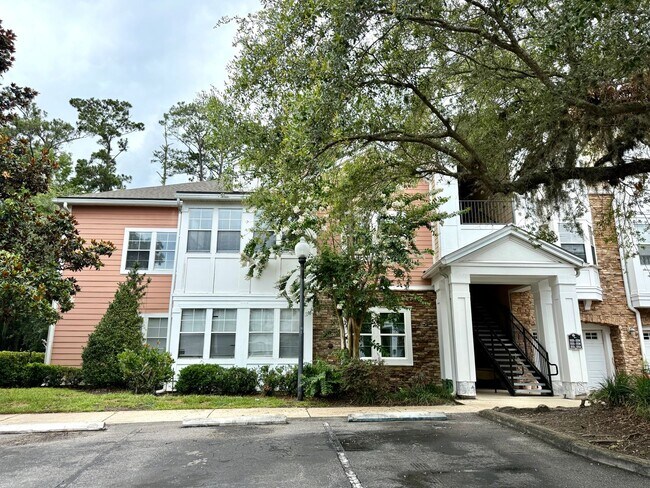 Foto del edificio - Bright and updated 3-bedroom, 2-bath condo