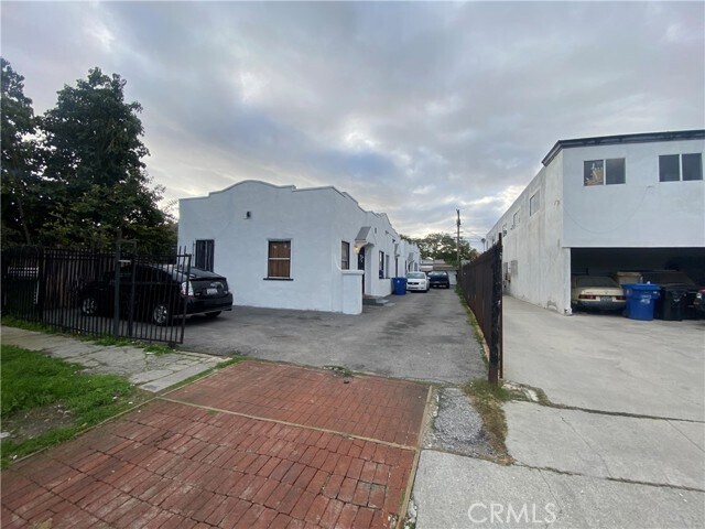 Building Photo - 2651 Cloverdale Ave
