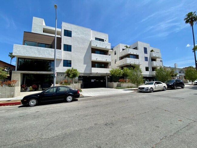 Foto del edificio - 5727 La Mirada Ave