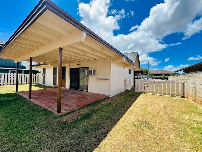 Foto del edificio - 3 Bedroom, 2 Bathroom with Carport (Mililani)