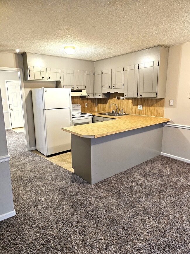 Building Photo - Countryside Gardens