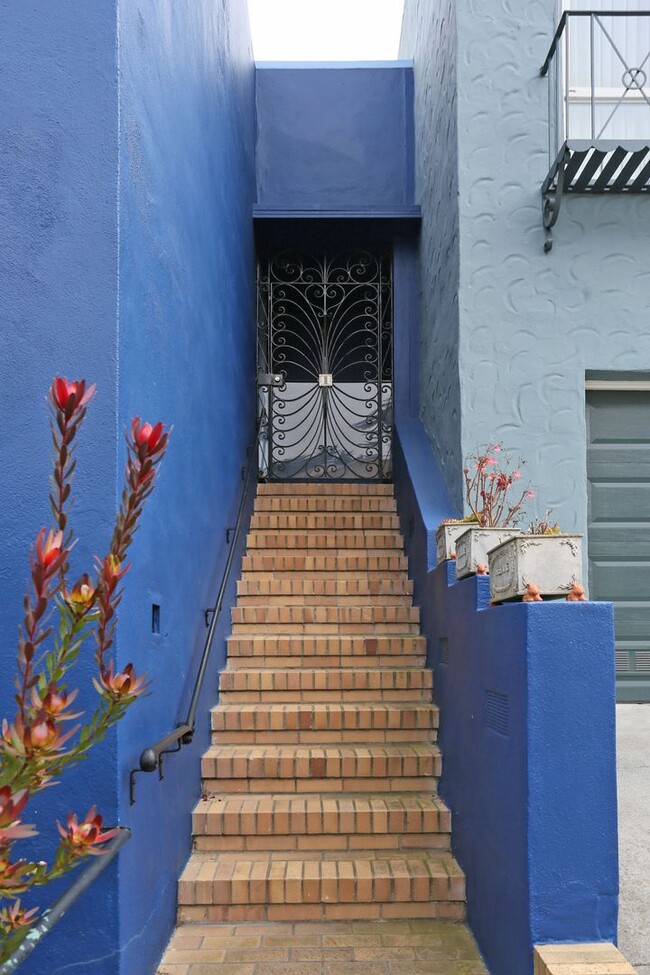 Building Photo - Two-story, 3BR/2.5BA Single family home in...