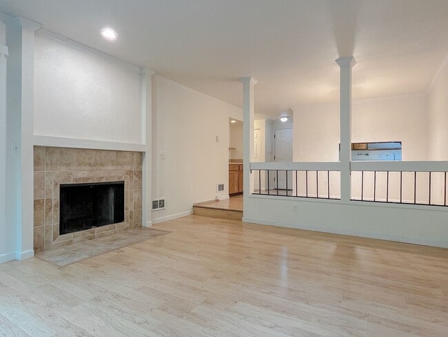 Building Photo - Spacious 2bd/2bth Licton Springs Condo - $...