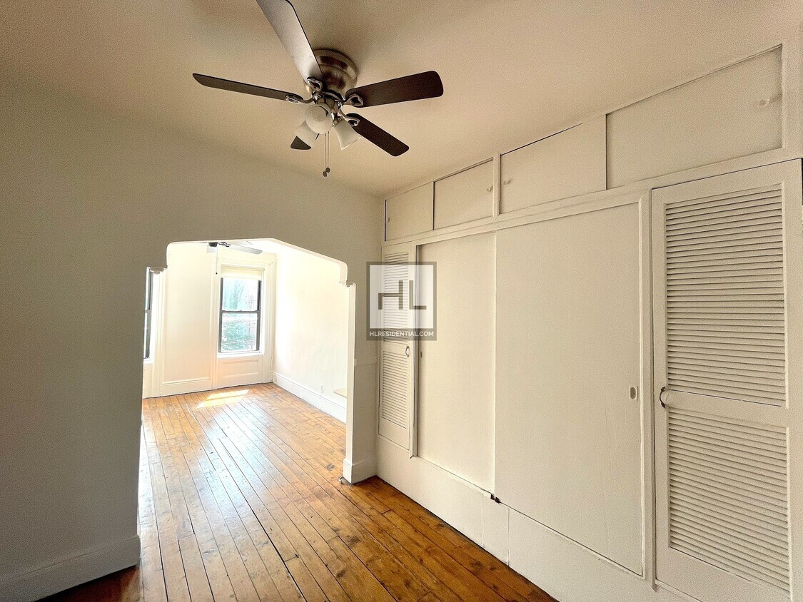 Building Photo - Spacious 1 Bed + Home Office | Van Brunt S...