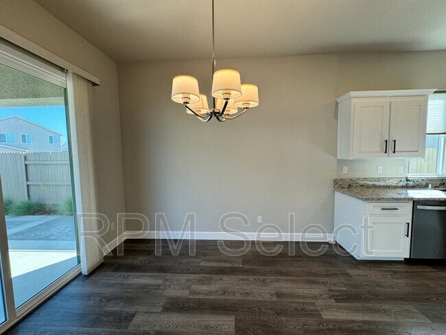 Building Photo - 5049 Cardero Wy