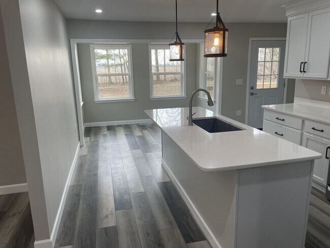 Building Photo - Gorgeous 4Bed 2.5Bath 5 acre lot wooded oasis