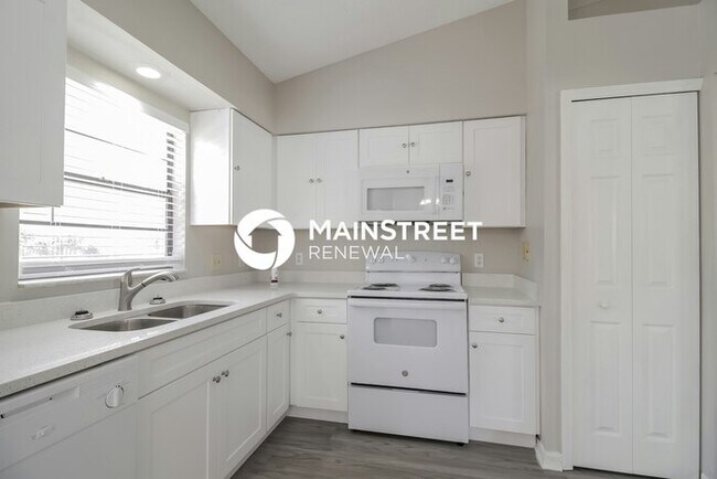 Foto del edificio - 4 Bedroom Pet-Friendly Home in Deltona, FL with Main Street Renewal