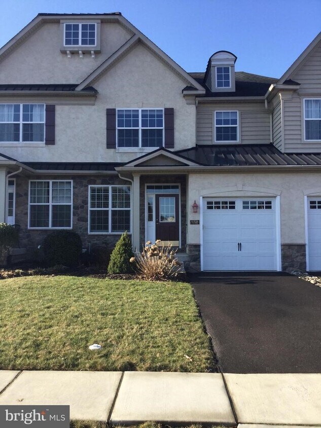 Front Exterior - 3190 Brookside Dr