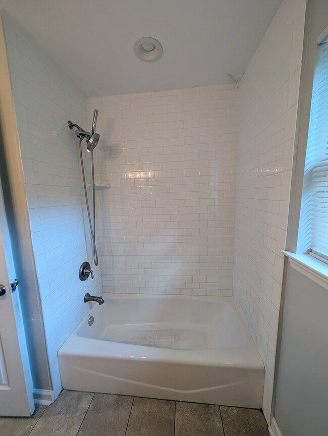 Foto del edificio - 2114 High Rd