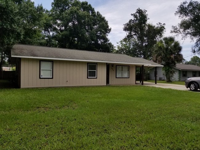 Building Photo - Adorable 3/2 in Bunnell 802 Deen Road