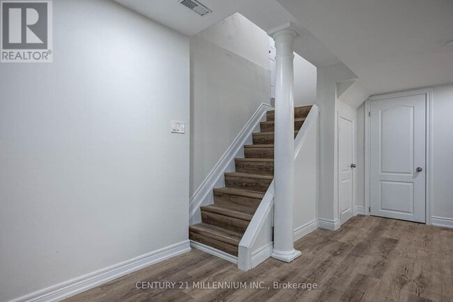 Building Photo - 321 Howard Crescent