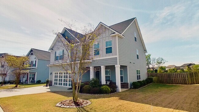 Building Photo - 5 Bedroom 3 1/2 Bath Craftsman Style Home ...