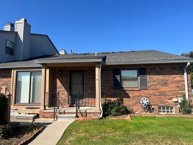Building Photo - 1891 Vine Way Dr