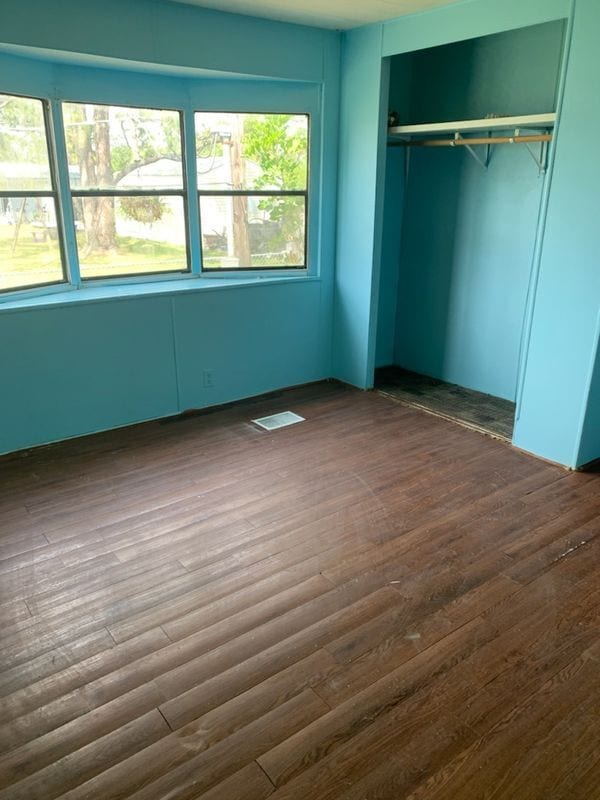 Building Photo - 15353 Mapletree Dr
