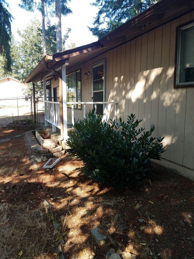 Foto del edificio - 2 bedroom 1 bath in Rainbow Lake