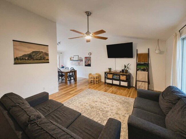 Foto del edificio - Must See 3 BED/2 Bath Rambler in Heart of Yelm Available 6/10/26! Close to JBLM!!!