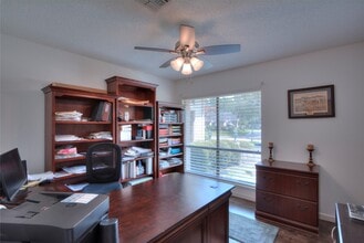 Building Photo - 2702 Pinehill Dr E