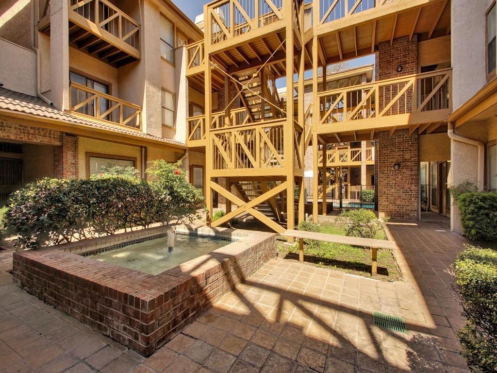 Primary Photo - 806 W 24th St