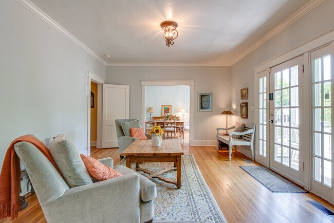 Building Photo - 2522 Ashwood Ave