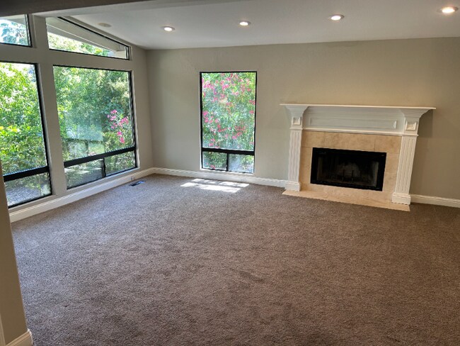 Foto del edificio - 229 Grover Ln
