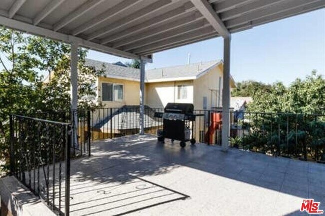 Building Photo - 1311 Hollister Street, San Fernando, CA 91...