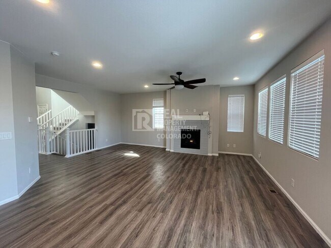 Foto del edificio - 15899 Warner Dr