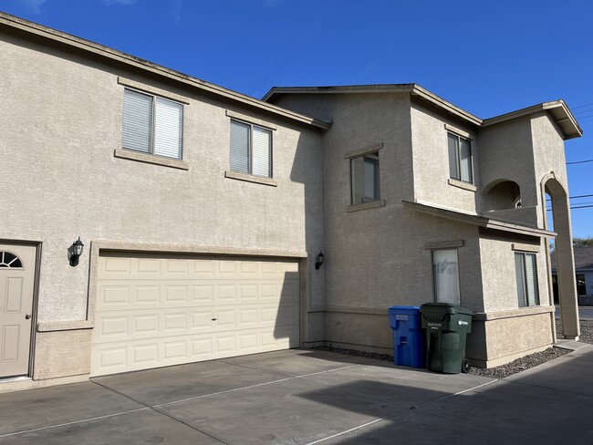 Building Photo - 506 E Townley Ave
