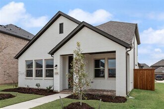 Building Photo - 128 N Sky Dr