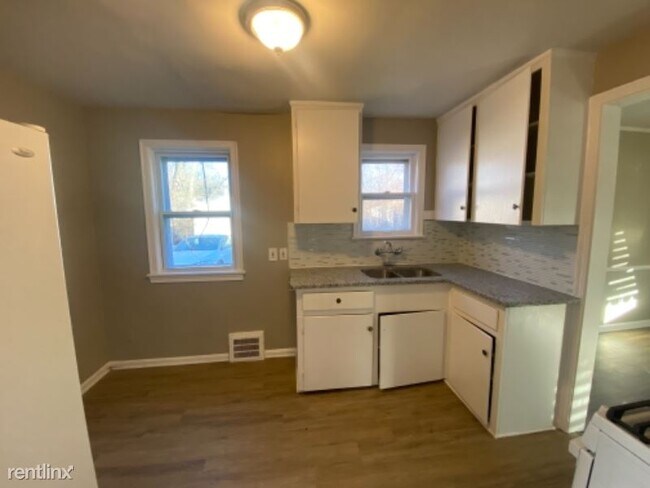Building Photo - 3 br, 1 bath House - 20705 Harvard ave