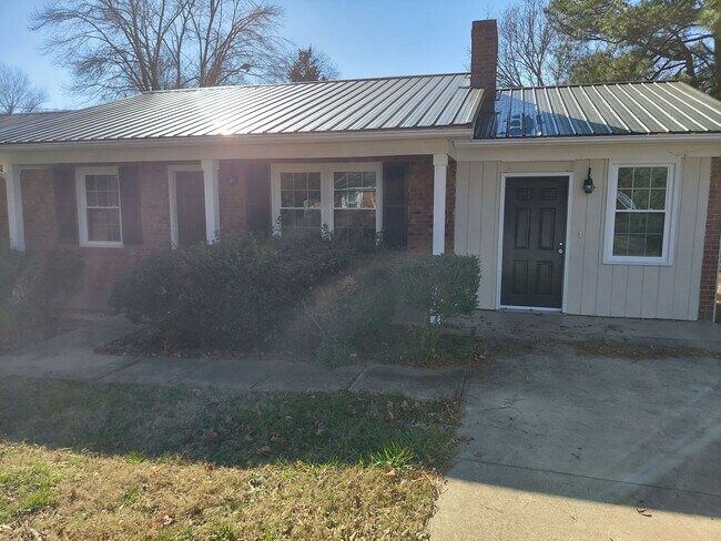 Foto del edificio - Ranch Home with In-Law Suite