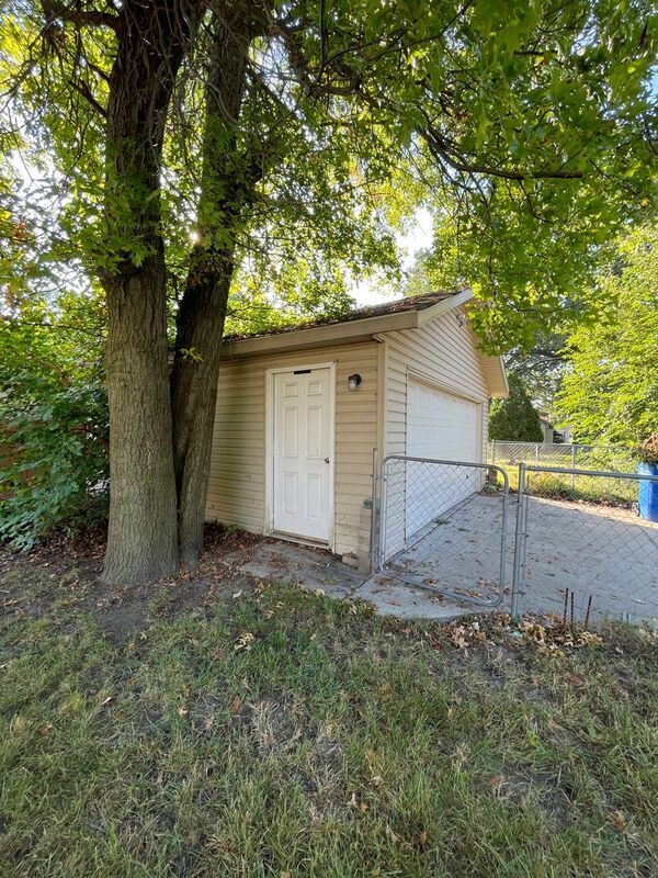 Building Photo - 2988 Stolzenfeld Ave