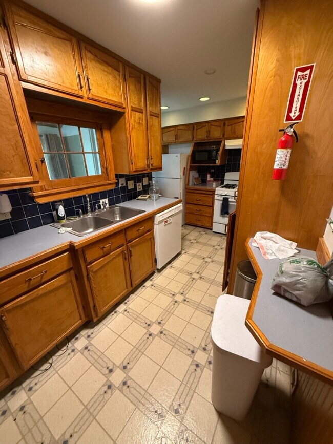 Foto del edificio - 2226 Bellfield Ave