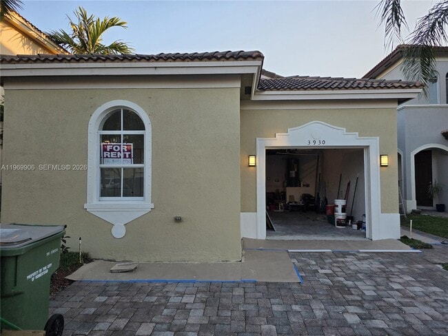 Foto del edificio - 3930 NE 12th Dr