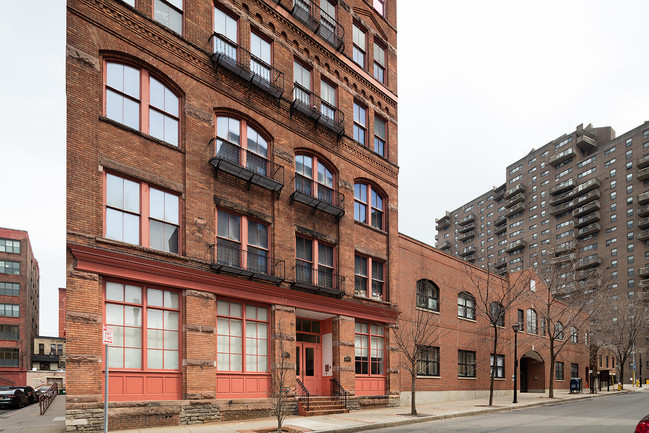 Foto del edificio - Riverview and Industrie Lofts