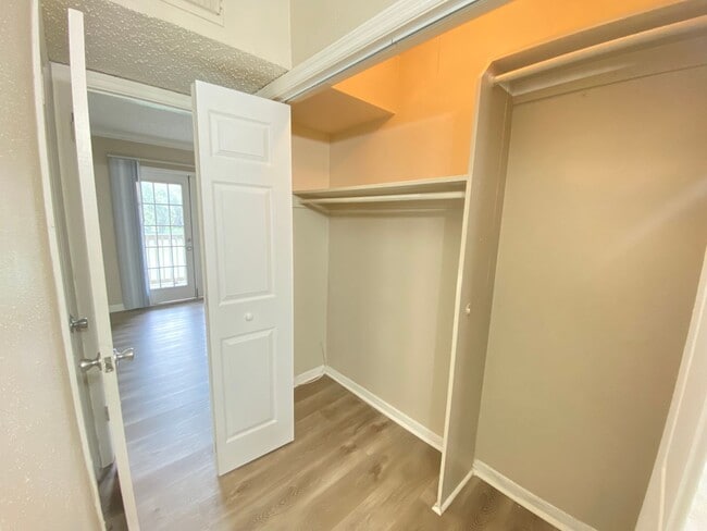 Foto del edificio - 435 Wymore Rd