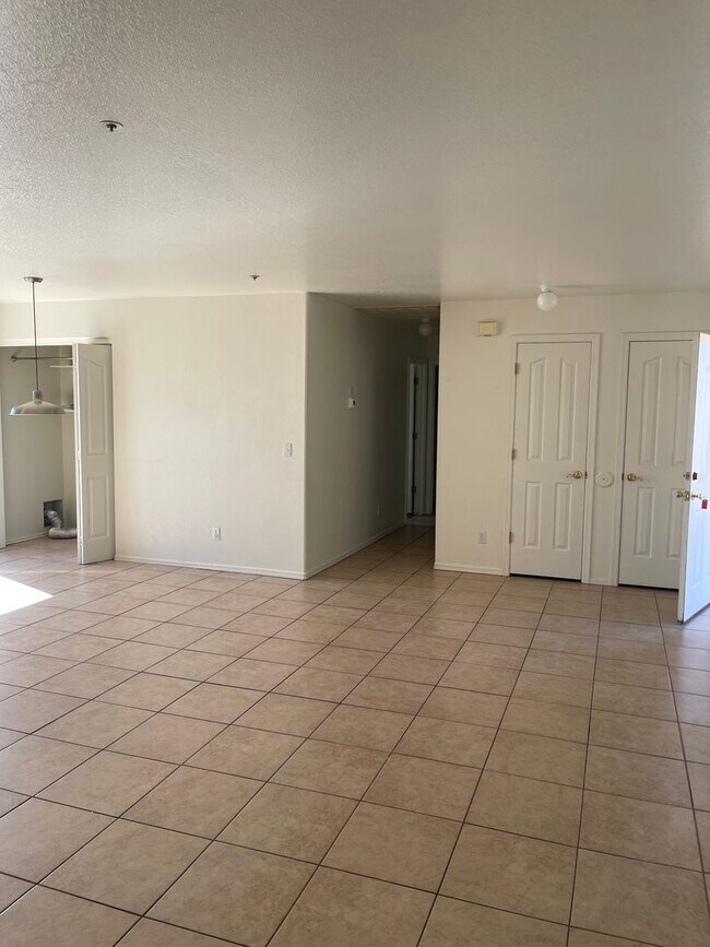 Foto del edificio - Unfurnished Full Time Duplex
