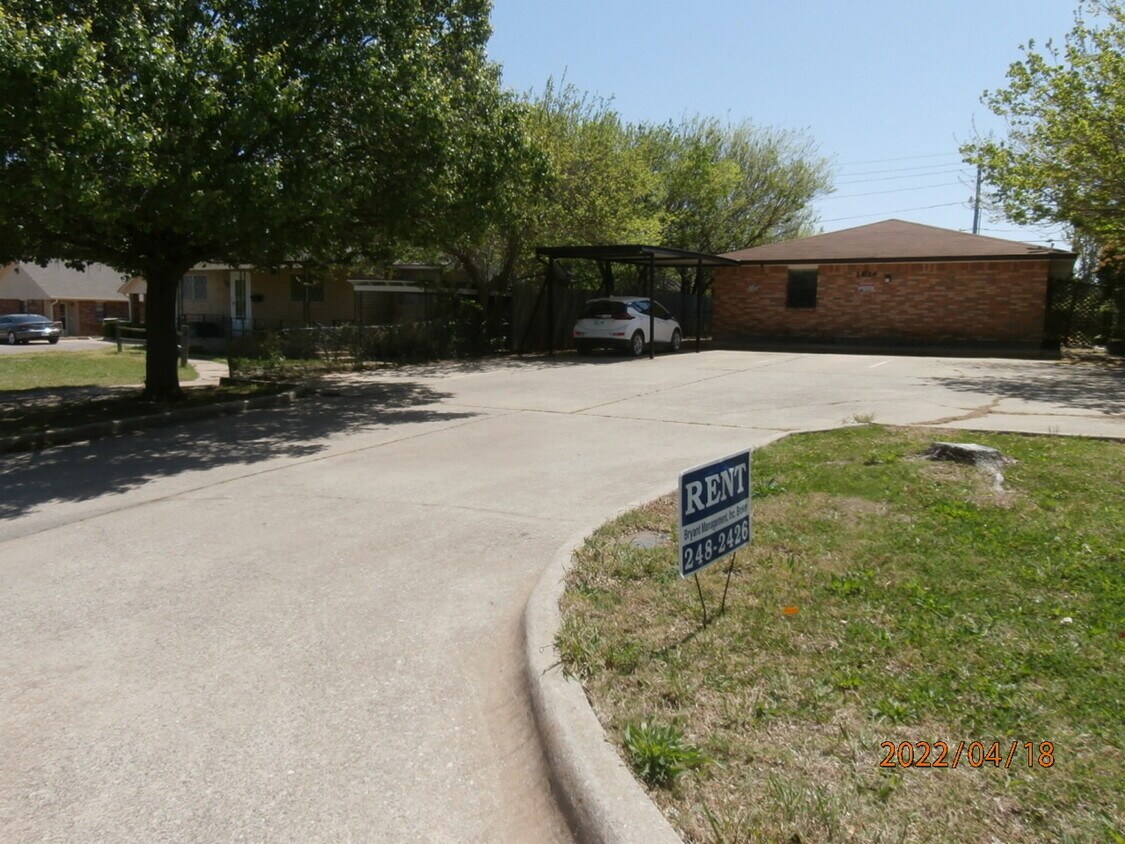 Primary Photo - 1614 SW A Ave