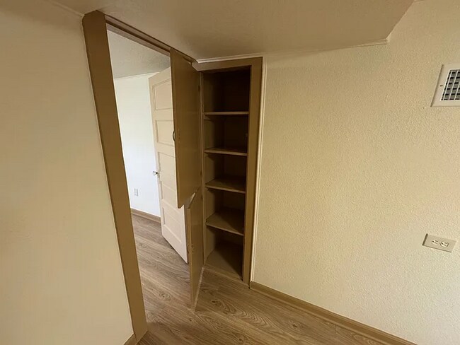 Foto del edificio - 4 bedroom 2 bathroom home!