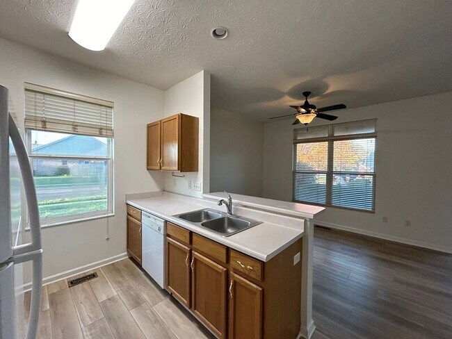 Building Photo - 325 Adamsmoor Dr