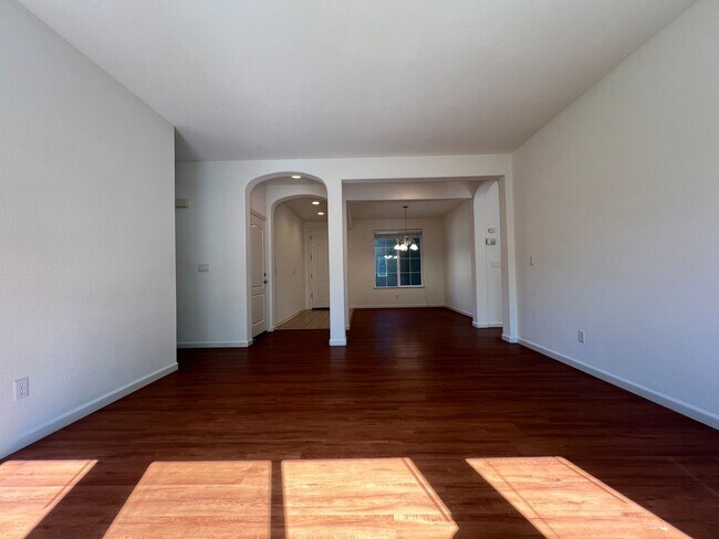 Foto del edificio - Spacious Folsom Parkway Home Near Park wit...